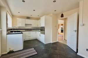 Kitchen Diner- click for photo gallery